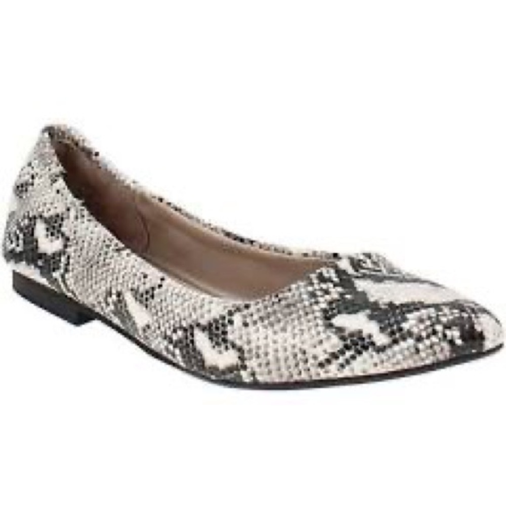 AMERICAN Rag Jilly Pointed Toe Embossed White Black Snake Skin Ballet Fl…